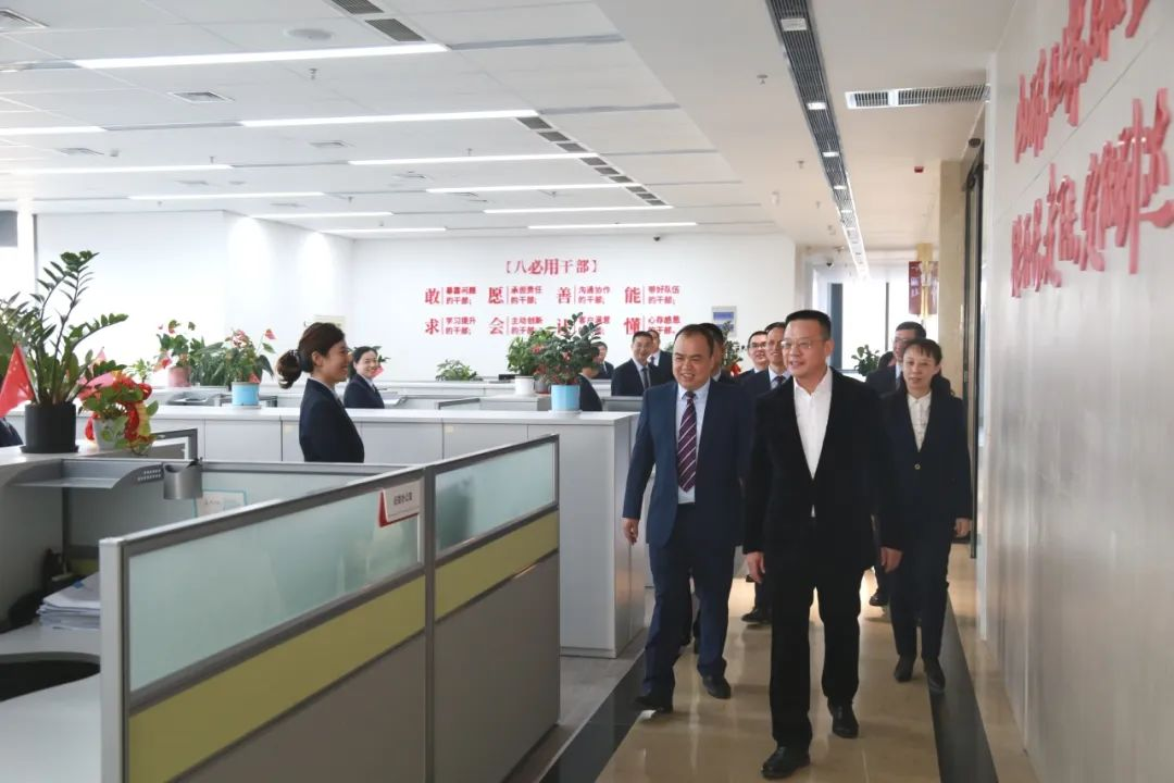 省農信聯社領導走訪慰問年終決算一線員工